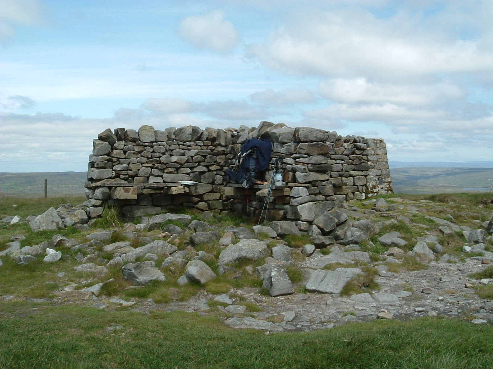 The shelter on top of Great Shunner Fell