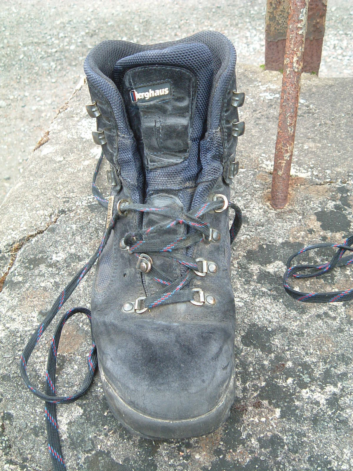 My worn-out right boot