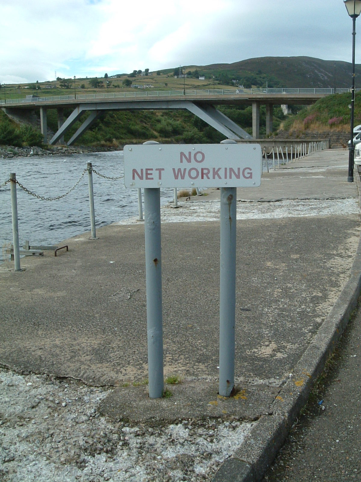 A sign saying 'No Net Working'