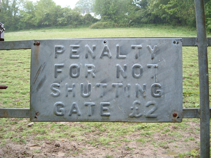 A sign saying 'Penalty for not shutting gate £2'