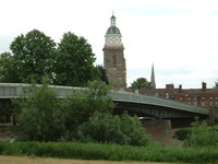 A modern modern bridge in Upton-upon-Severn