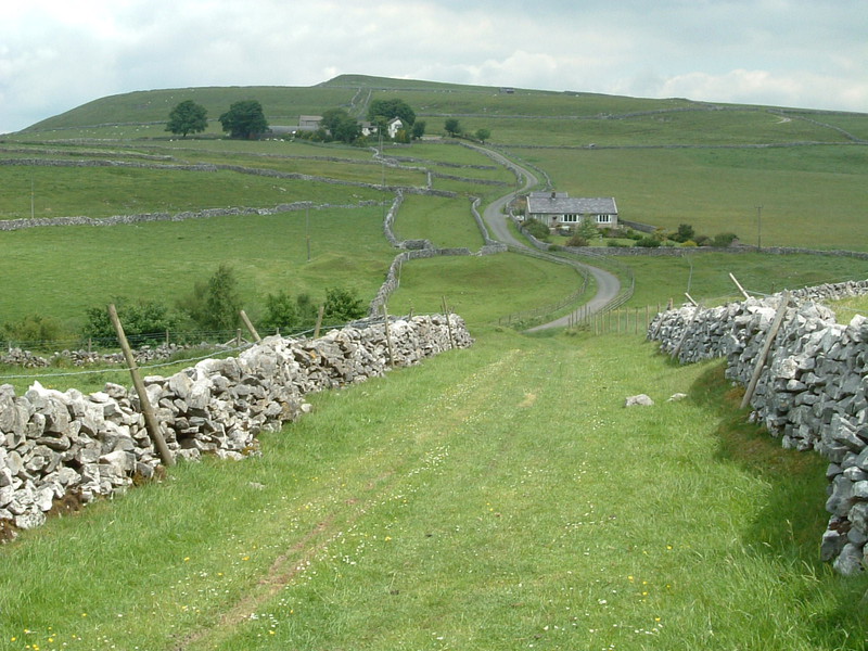 The wide and grassy Limestone Way just north of the A623